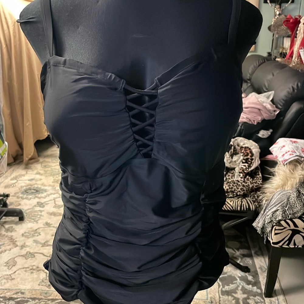 Super sexy & slimming swimsuit, the little black dress of bathing suit